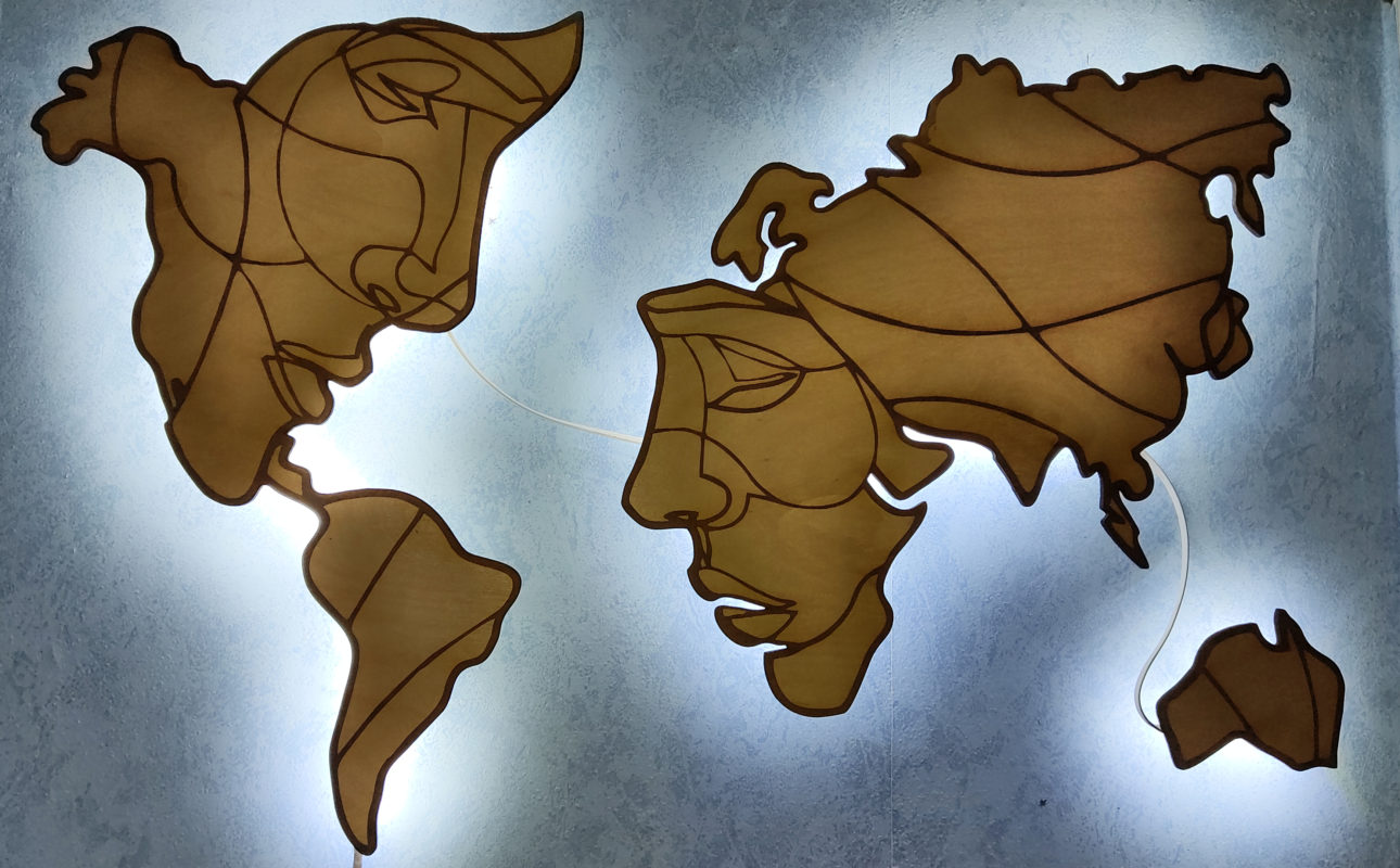 DIY Weltkarte aus Holz mit LED Beleuchtung zum selber bauen